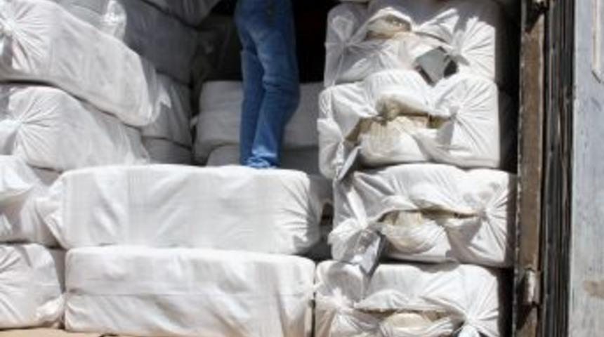 İplik Y&uuml;kl&uuml; Kamyondan Ka&ccedil;ak Sigara &Ccedil;ıktı