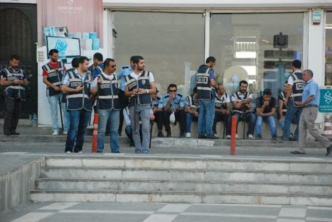 Şanlıurfalılar Rojova İ&ccedil;in Y&uuml;r&uuml;d&uuml;