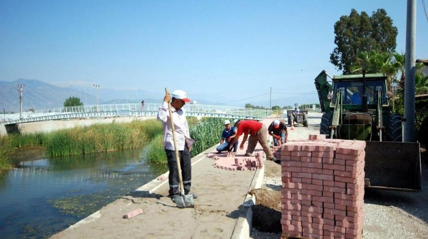 Kumluca Belediyesi Çevre Düzenleme Çalışması Yürütüyor