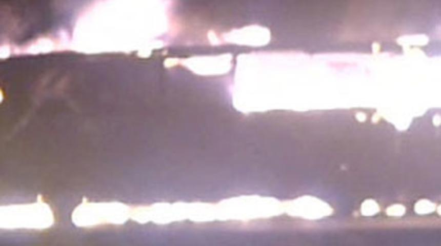 Yolcular camları kırıp canlarını kurtardı