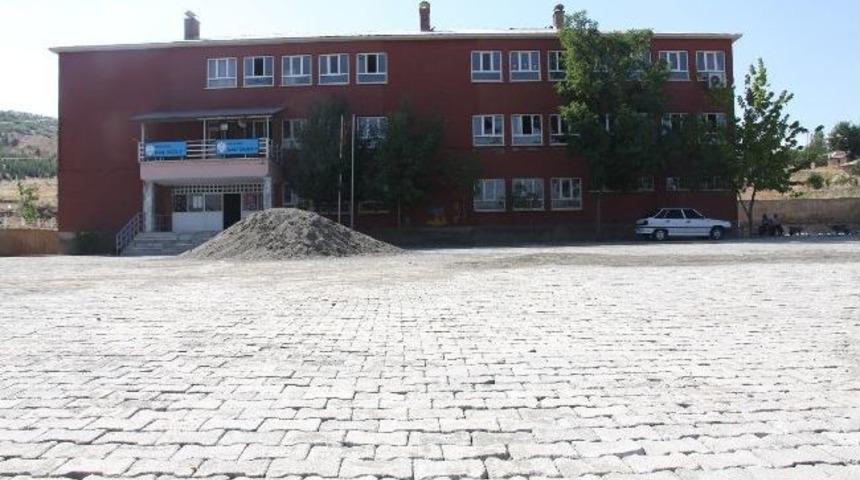 Belediye Okul Bah&ccedil;esine Parke Taşı D&ouml;şedi