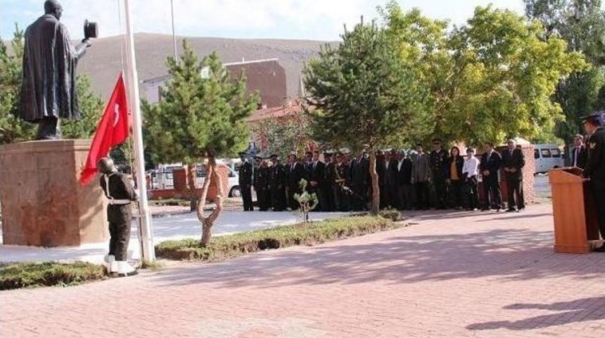 &Ccedil;ıldır&rsquo;da Zafer Bayramı T&ouml;renlerle Kutlandı