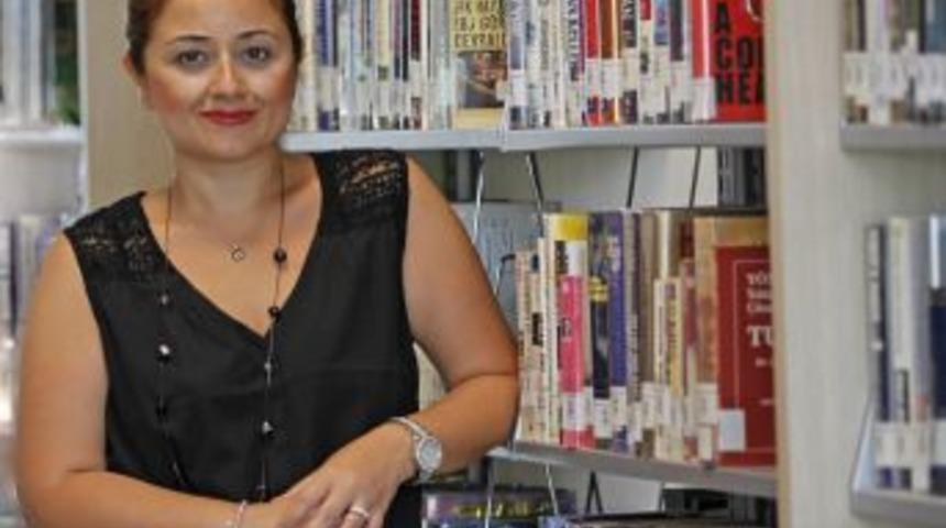 Yrd. Do&ccedil;. Dr. Alikılı&ccedil;: Erkek Siyaset&ccedil;iler I&ccedil;in Beyaz Ve Mavi &Ouml;nemli