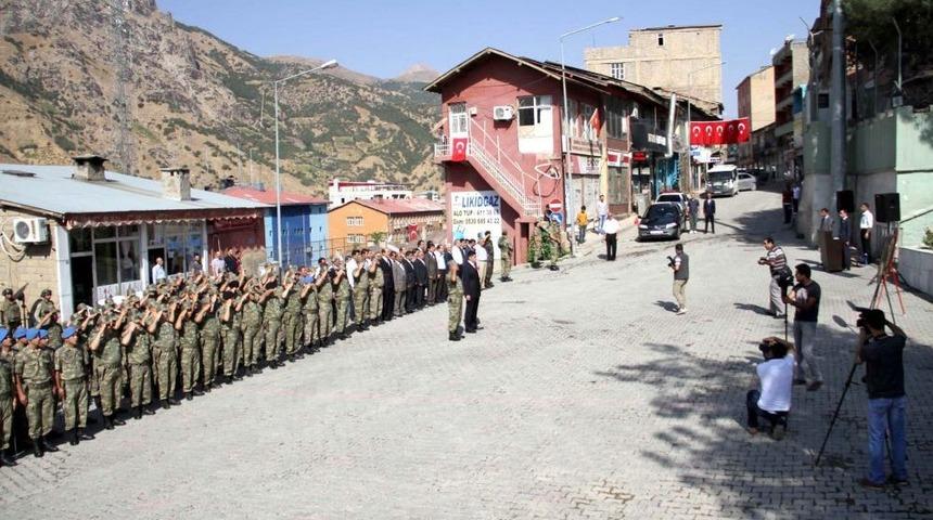 Şemdinli'de Zafer Bayramı Kutlandı