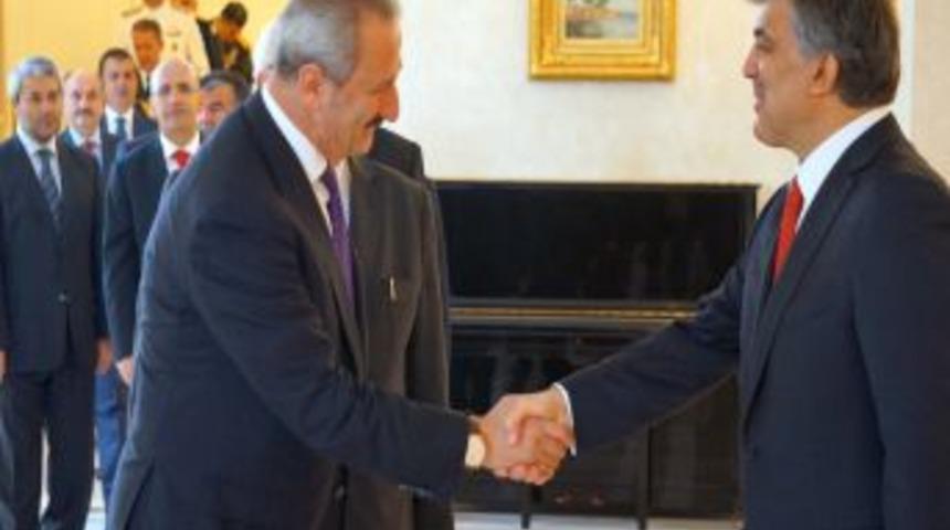 Cumhurbaşkanı G&uuml;l, 'başkomutan' Sıfatıyla K&ouml;şkte Tebrikleri Kabul Etti