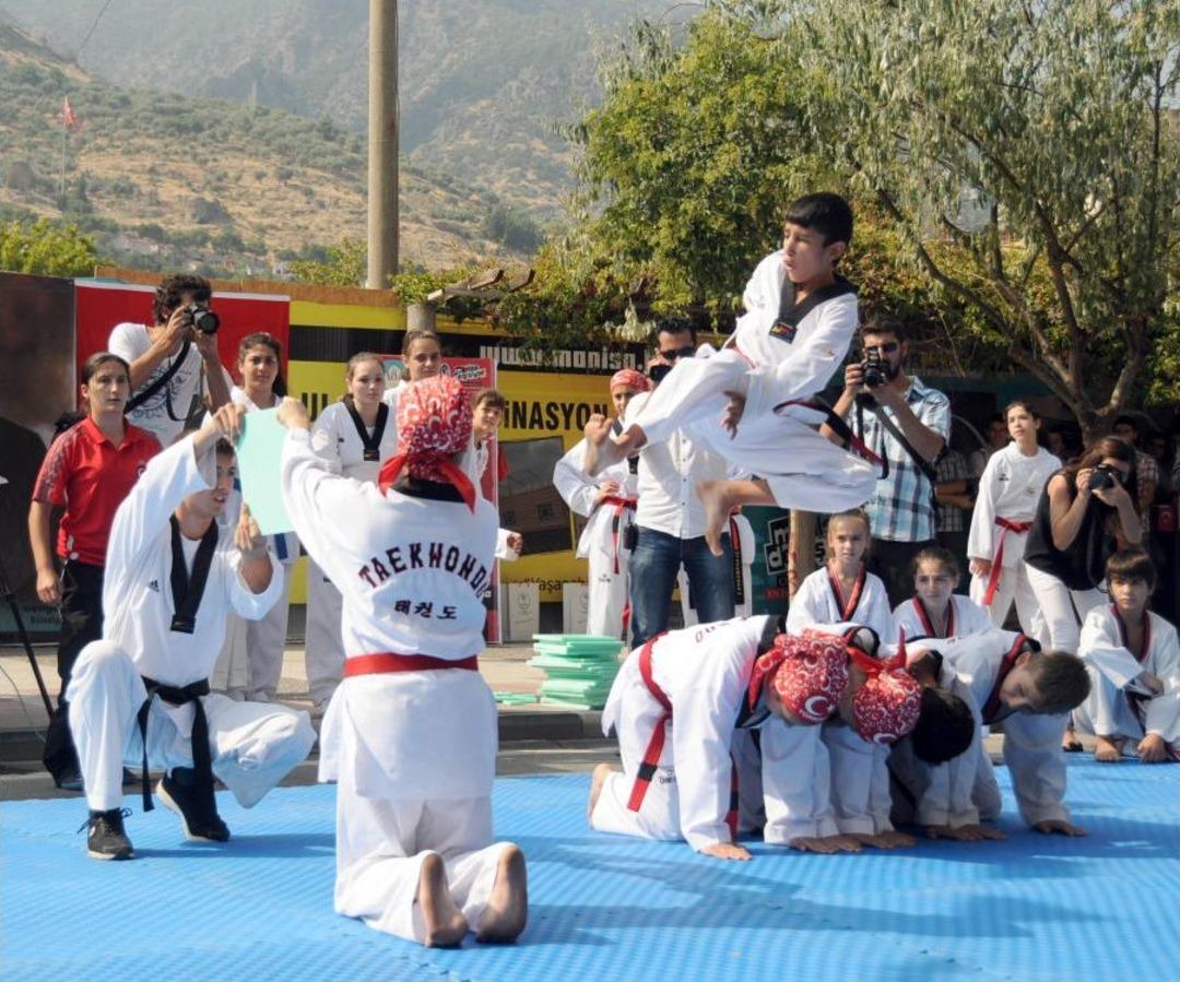 Zafer Bayramı Manisa'da Coşkuyla Kutlandı