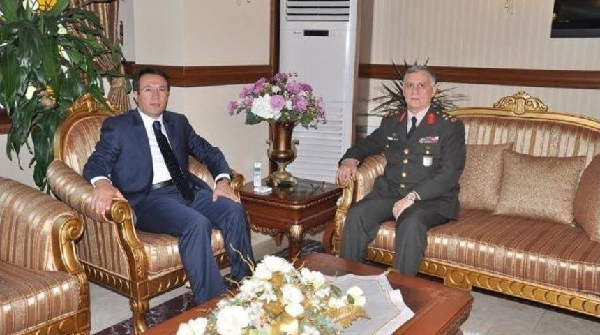 Orgeneral D&uuml;ndar&rsquo;dan Vali Akdemir&rsquo;e Ziyaret