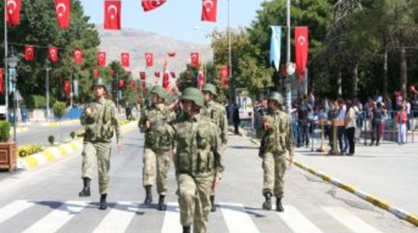 30 Ağustos Zafer Bayramı'nda Trib&uuml;nler Yerinden U&ccedil;tu