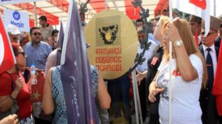 Mersin'de 30 Ağustos T&ouml;reninde &Ccedil;elenk Gerginliği