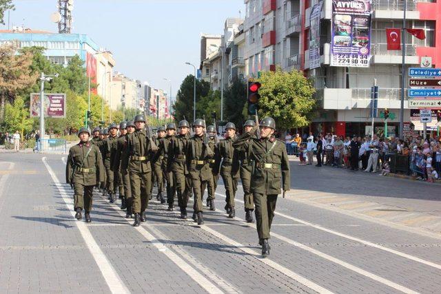 Uşak'ta Zafer Bayramı Coşkuyla Kutlandı