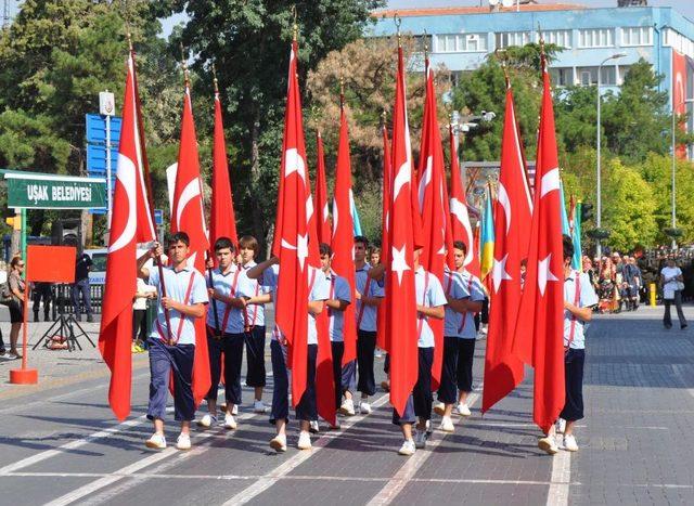 Uşak'ta Zafer Bayramı Coşkuyla Kutlandı