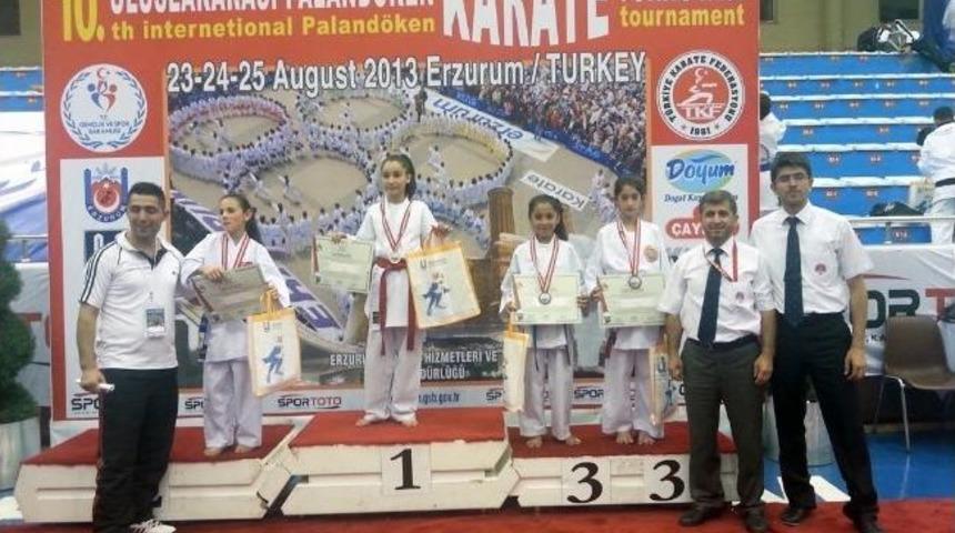 Yenişehirli Karateciler Erzurum'dan 4 Madalya Ve 2 Kupa İle D&ouml;nd&uuml;