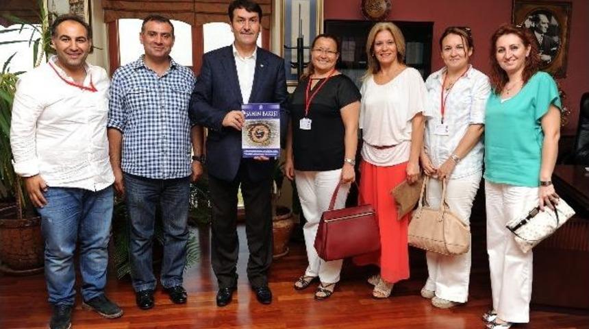 Başkandan Okullarına Destek İstediler