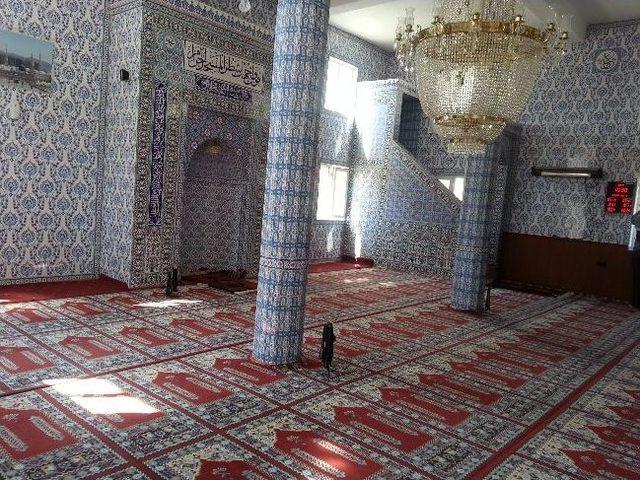 Sincik’te Köy Camii’ne Kütahya Çinisi Yapıldı