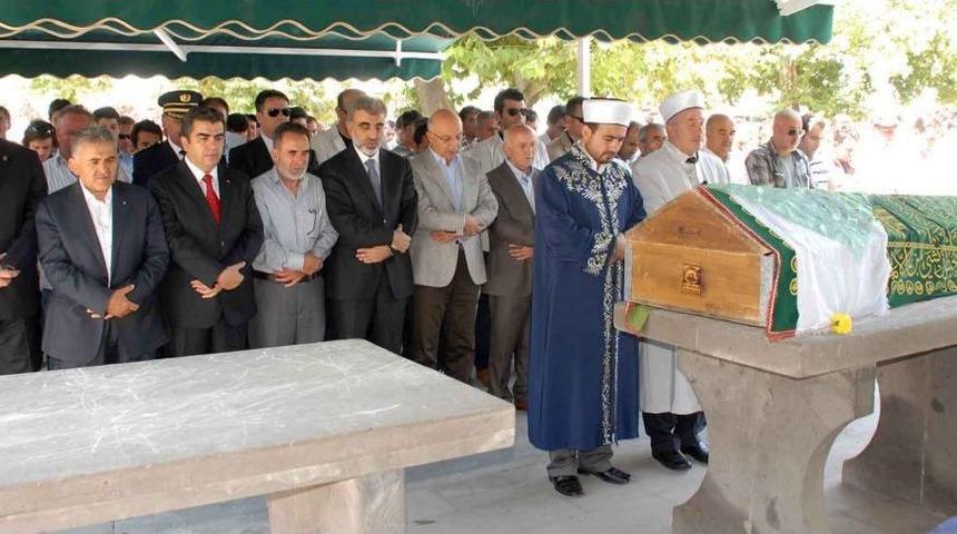 Bakan Taner Yıldız, Manevi Kızını Son Yolculuğuna Uğurladı