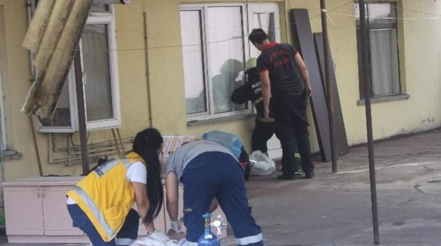 &Ccedil;atıdan D&uuml;şen Yaşlı Adam Hayatını Kaybetti