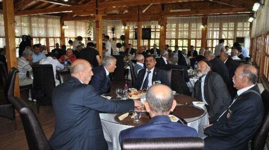 Başkan &Ouml;zdemir&rsquo;den Gaziler Onuruna Yemek