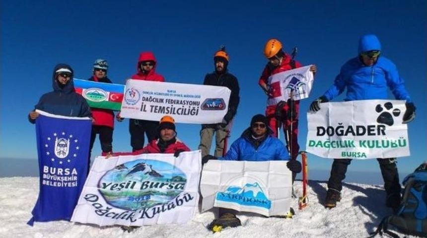 Zafer Bayramını&nbsp;ağrı'nın Zirvesinde Kutladılar