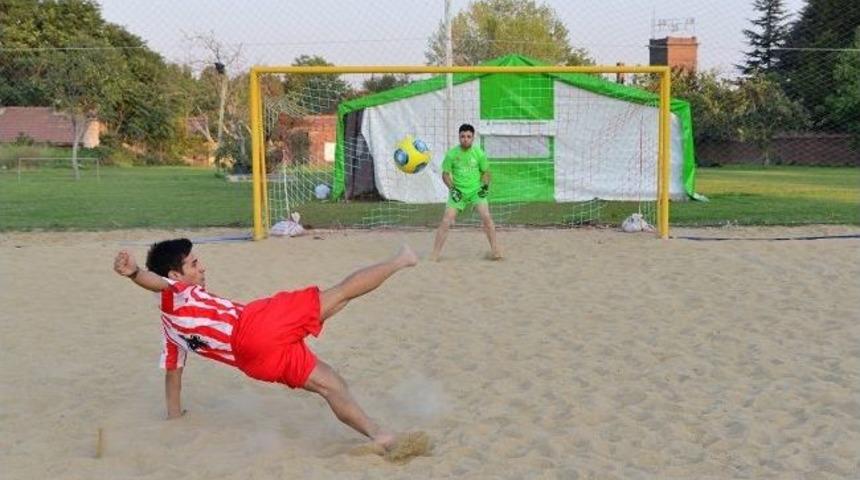 Eskişehir&rsquo;de Plaj Futbolu Heyecanı