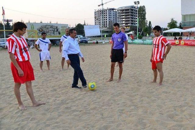 Eskişehir’de Plaj Futbolu Heyecanı