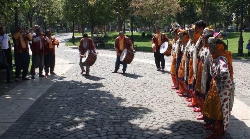 Folklor Ekibınden 30 Ağustos Zafer Bayramını G&ouml;sterisi
