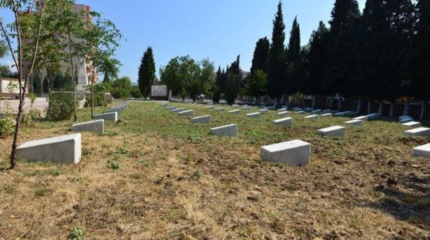 Şehitliklere Bakım