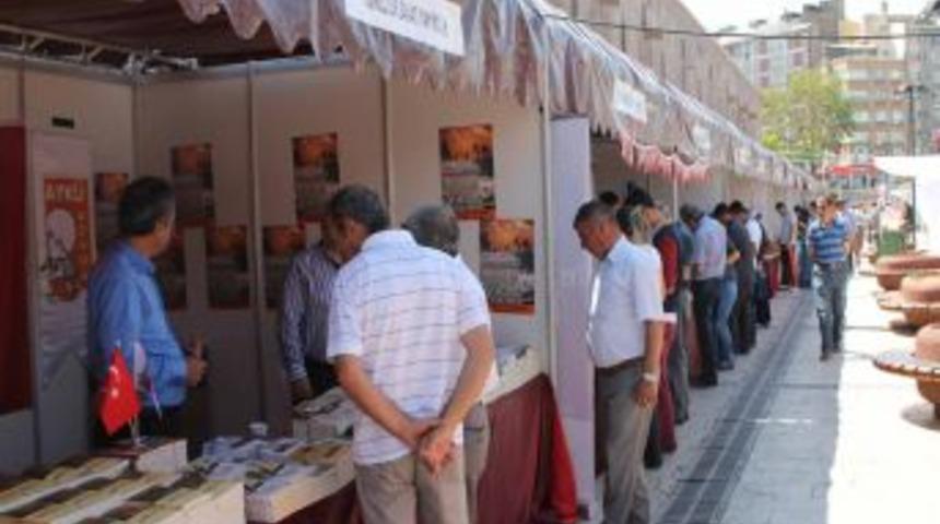 Vatandaşlar, Fuarda K&ouml;y Okuluna Kitap Bağışlayabilecek