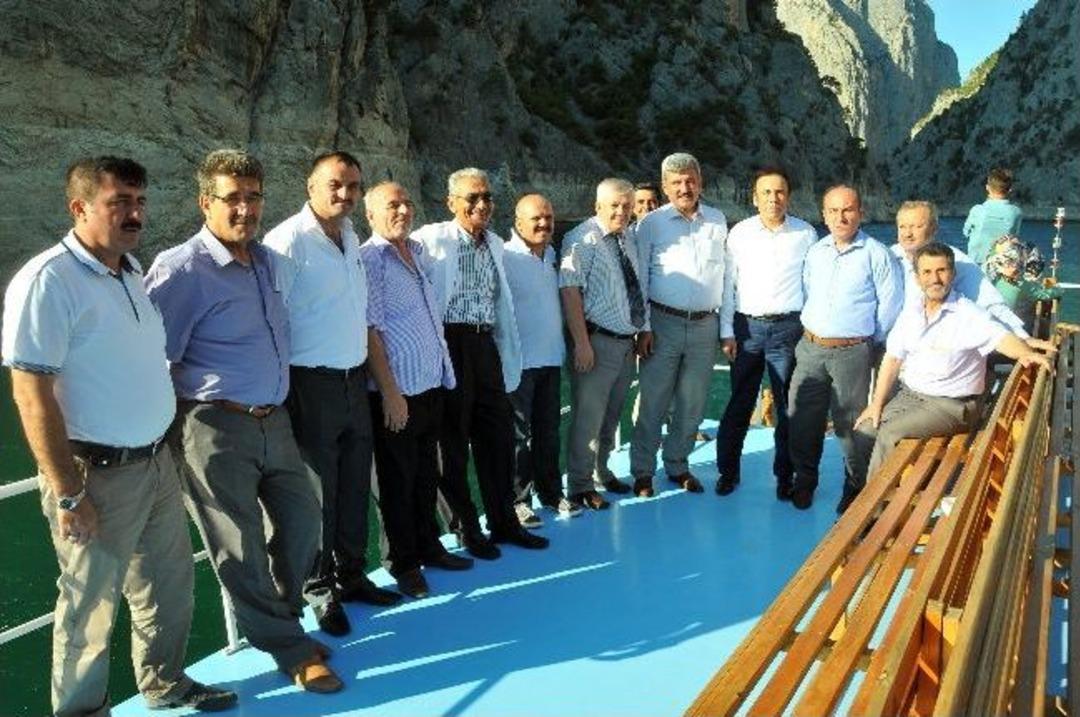 Ak Parti'li İl&ccedil;e Belediye Başkanları Vezirk&ouml;pr&uuml;&rsquo;de