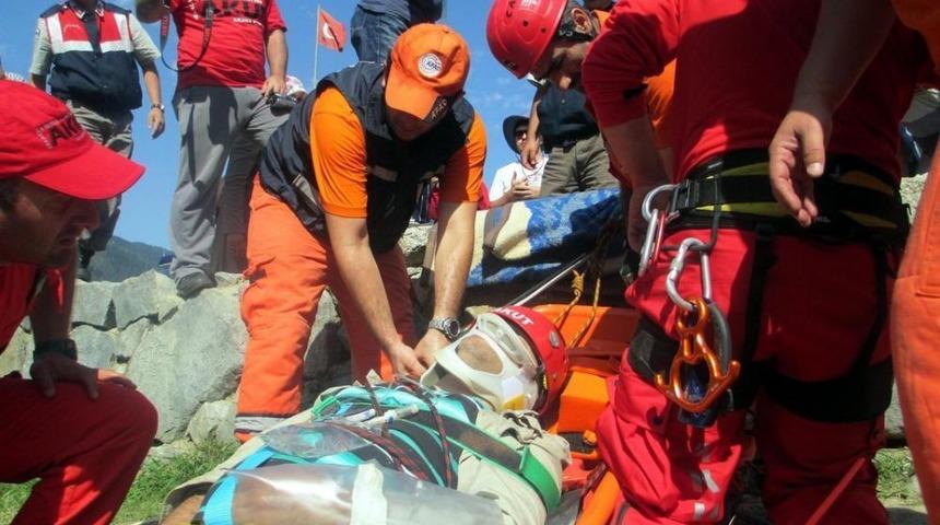 Kayalıklardan D&uuml;şen Kişi Kurtarıldı