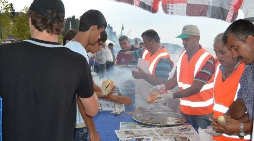 Karam&uuml;rsel Balık Festivali&rsquo;nde 6 Bin Kişiye Balık Ekmek Dağıtıldı