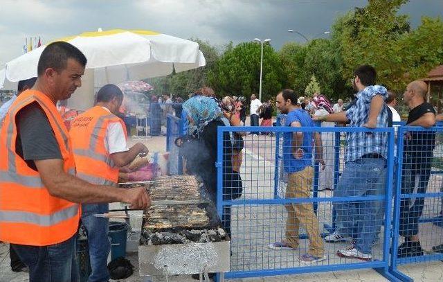 Karamürsel Balık Festivali’nde 6 Bin Kişiye Balık Ekmek Dağıtıldı