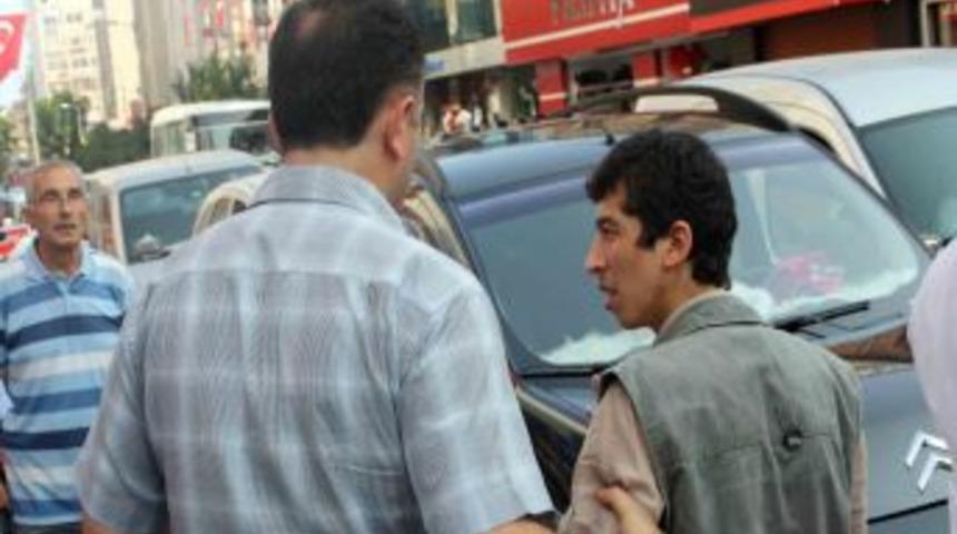 Mersin'de Izinsiz Y&uuml;r&uuml;y&uuml;ş I&ccedil;in Bildiri Dağıtan 15 Kişi G&ouml;zaltına Alındı