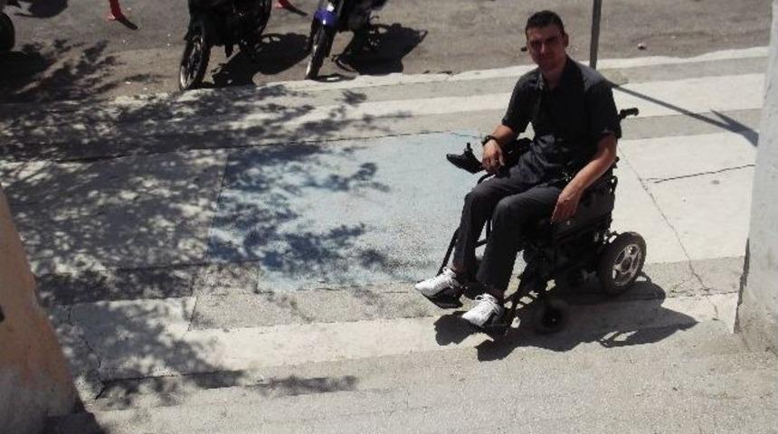 Engellilere Kaldırımlar Engel Oluyor