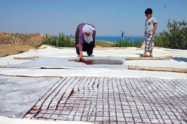 Adıyaman’da Doğal Tatlı ‘kesme’ler Kışa Hazırlanıyor