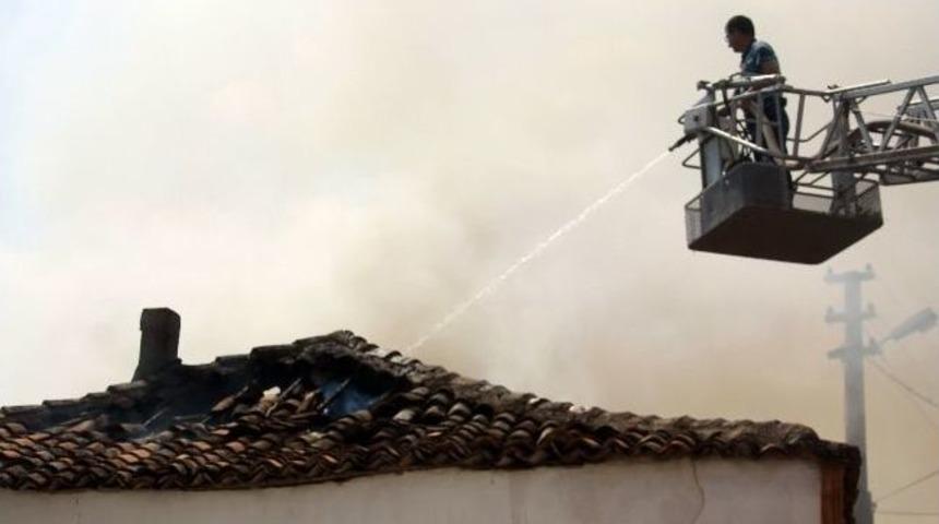 Manisa'da Ev Yangını