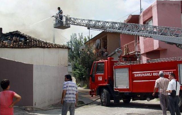 Manisa'da Ev Yangını