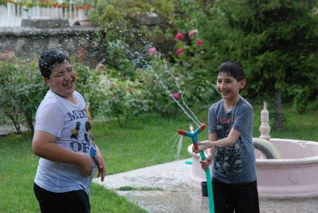 Çocukların Serinleten Eğlencesi