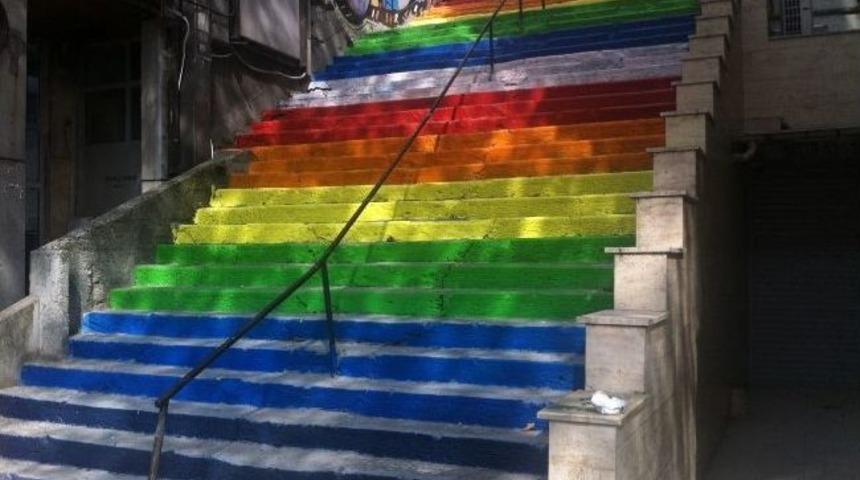 Fındıklı’daki Merdivenler Yeniden Rengarenk
