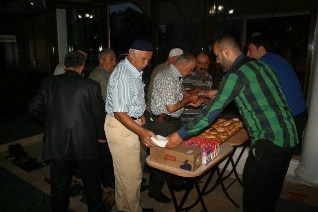 Genç Müsiad Üyeleri Sabah Namazı Sonrası Acı Ve Zulmün Gölgesinde Kalan Müslümanlar İçin Dua Ettiler