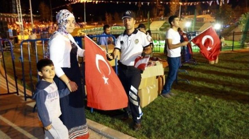 Gaziosmanpaşa&rsquo;da Coşkulu Zafer Kutlaması