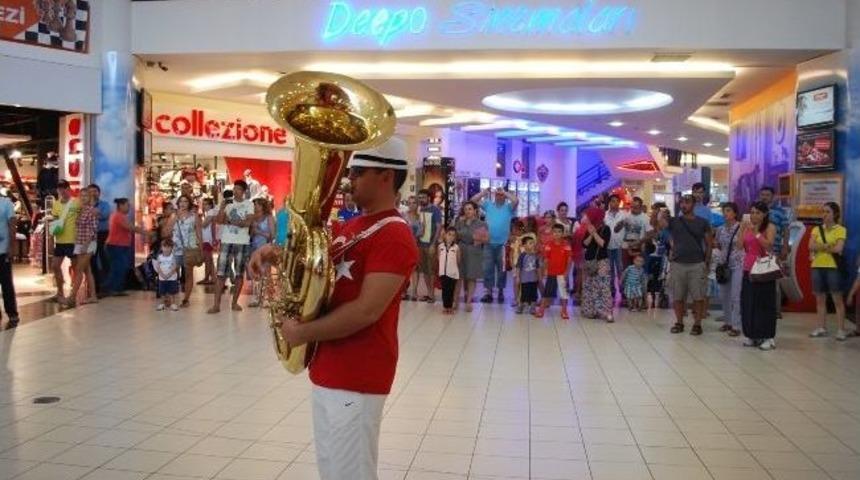 Deepo Outlet&rsquo;te 30 Ağustos Coşkusu