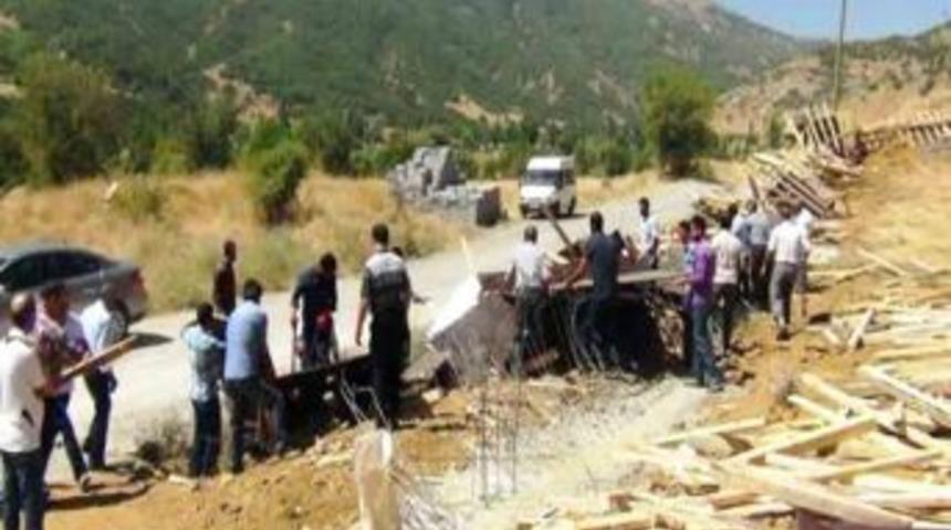 Bitlis&rsquo;te s&ouml;zde 'PKK Şehitliği' yıktırıldı