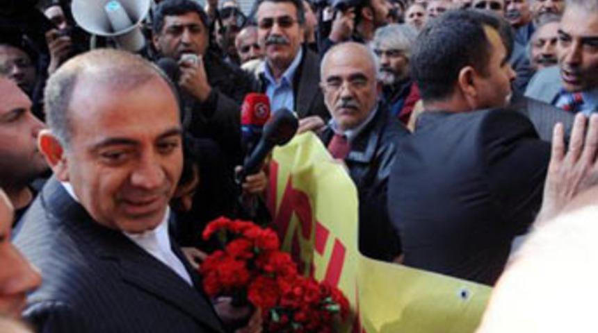 CHP’li Tekin: Sustuk ve dayak yedik