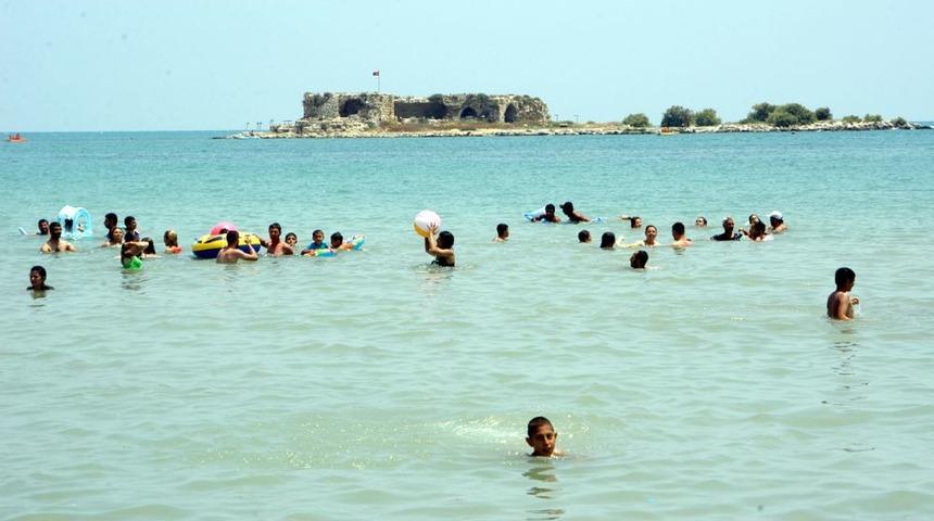 Sıcaktan Ka&ccedil;anlar Yumurtalık Sahillerine Koştu