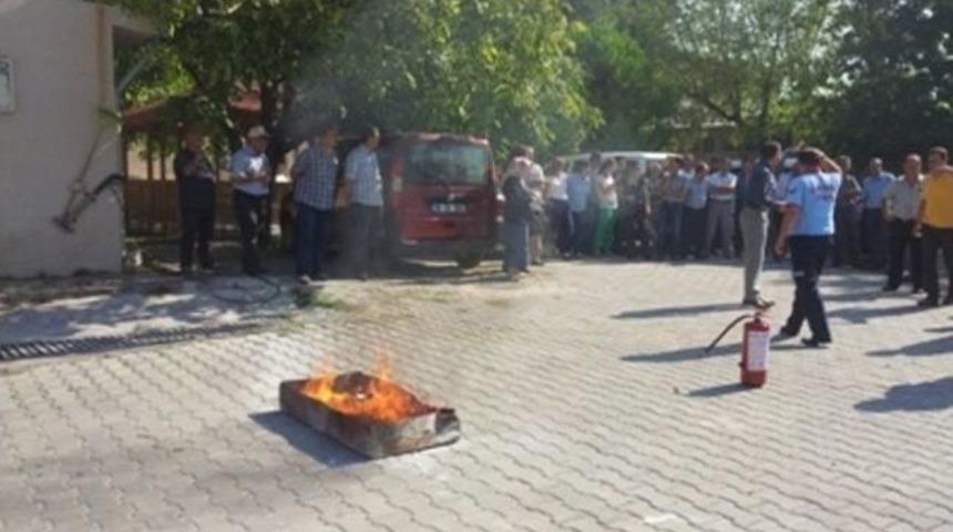 Kırklareli Gıda Tarım Ve Hayvancılık M&uuml;d&uuml;rl&uuml;ğ Personeline Yangın S&ouml;nd&uuml;rme Eğitimi