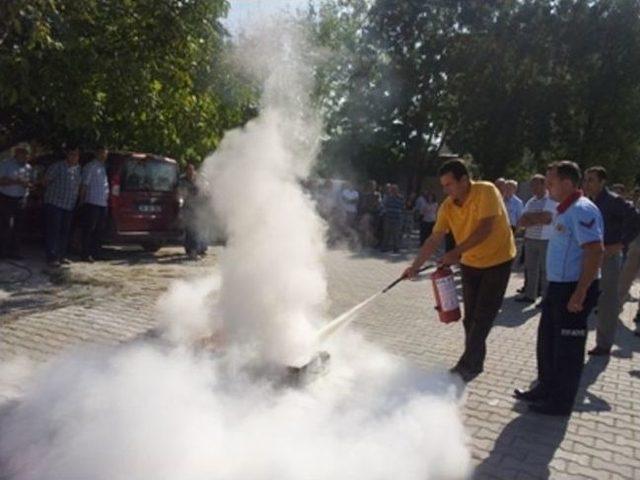 Kırklareli Gıda Tarım Ve Hayvancılık M&uuml;d&uuml;rl&uuml;ğ Personeline Yangın S&ouml;nd&uuml;rme Eğitimi 1