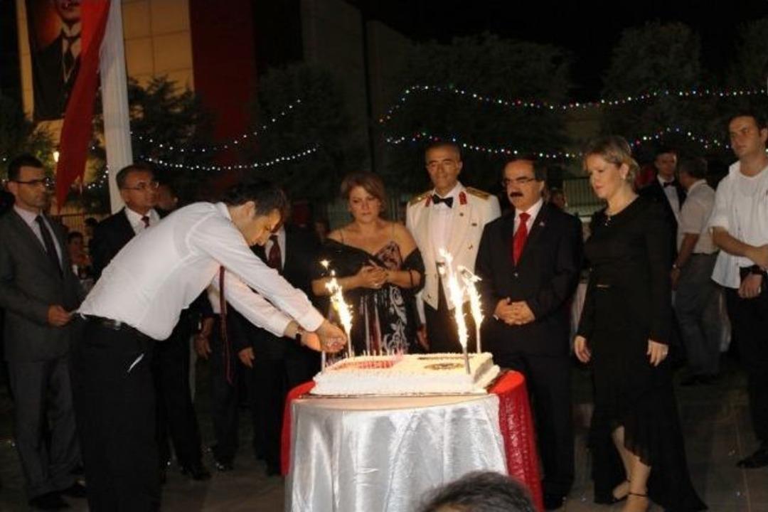 30 Ağustos Resepsiyonu Vali Coş Ve Eşi Aylin Coş&rsquo;un Ev Sahipliğinde Ger&ccedil;ekleşti