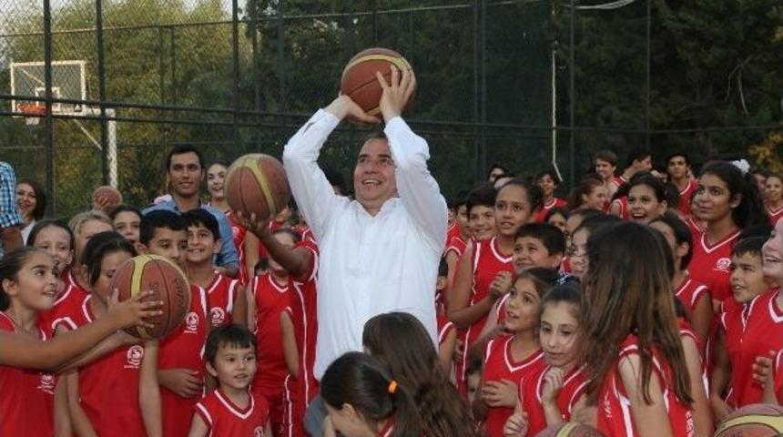 Denizli Belediyesi&rsquo;nden &Ouml;ğrencilere Eşofman