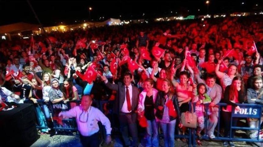 Vize 8. Tarih Ve K&uuml;lt&uuml;r Festivali 2. G&uuml;n&uuml;nde Bayrak Şov