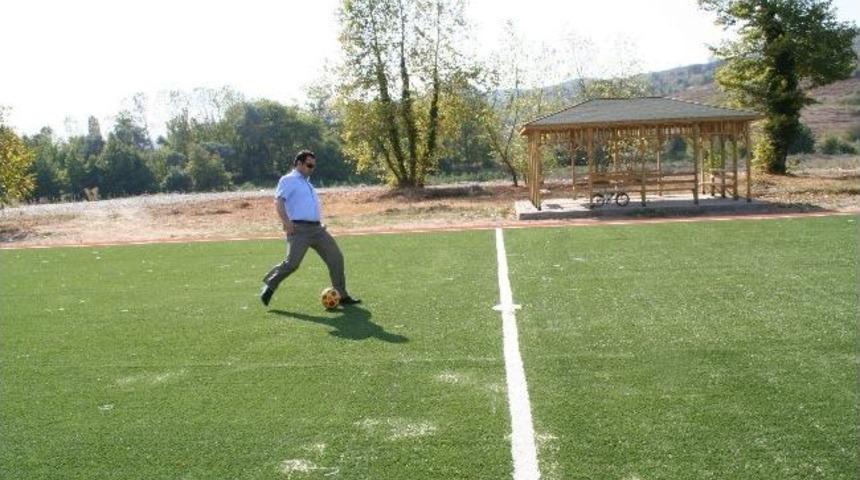 &Ccedil;aydeğirmeni Belediyesi'nden Toki Spor Tesislerine &Ccedil;evre D&uuml;zenlemesi